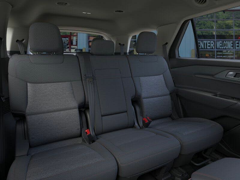 
								Ford Explorer Active AWD full									