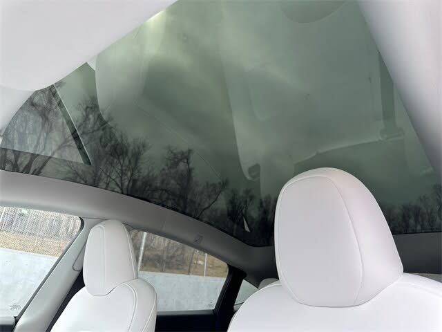 
								Tesla Model Y Long Range AWD full									