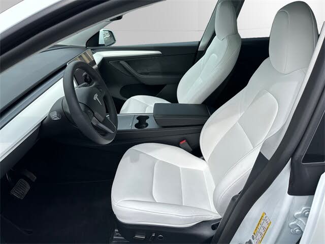 
								Tesla Model Y Long Range AWD full									