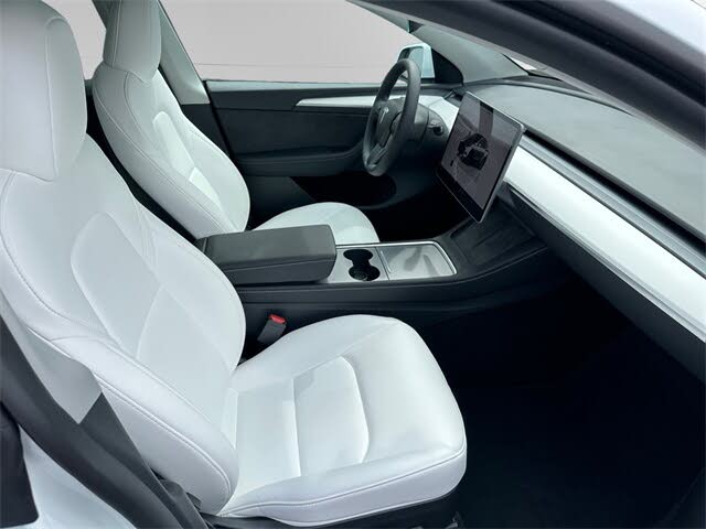 
								Tesla Model Y Long Range AWD full									