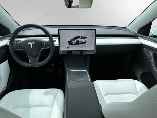 
								Tesla Model Y Long Range AWD full									