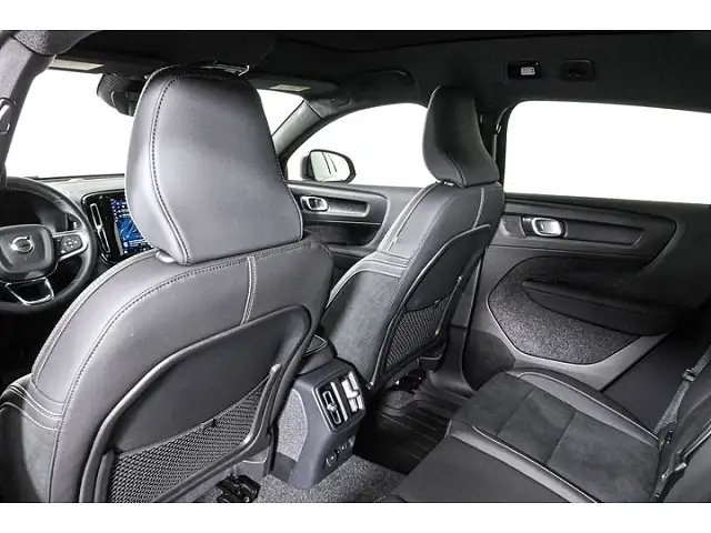 
								Volvo C40 Ultimate full									