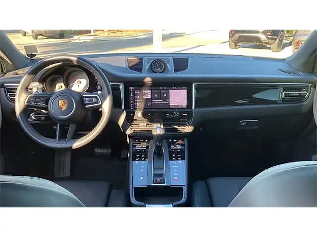 
								Porsche Macan S full									