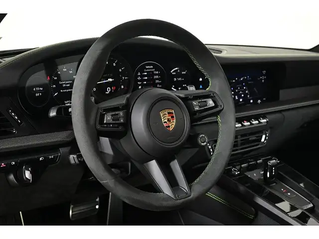 
								Porsche 911 Carerra GTS full									