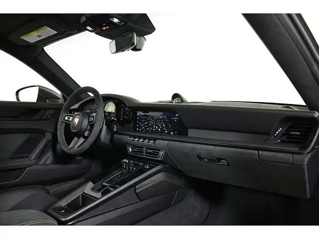 
								Porsche 911 Carerra GTS full									