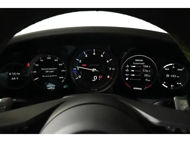 
								Porsche 911 Carerra GTS full									