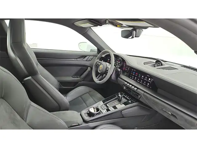 
								Porsche 911 Carerra GTS full									