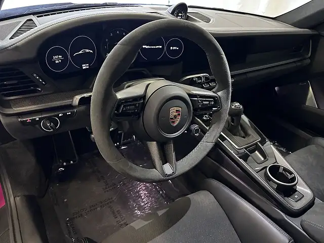 
								Porsche 911 Carerra GTS full									