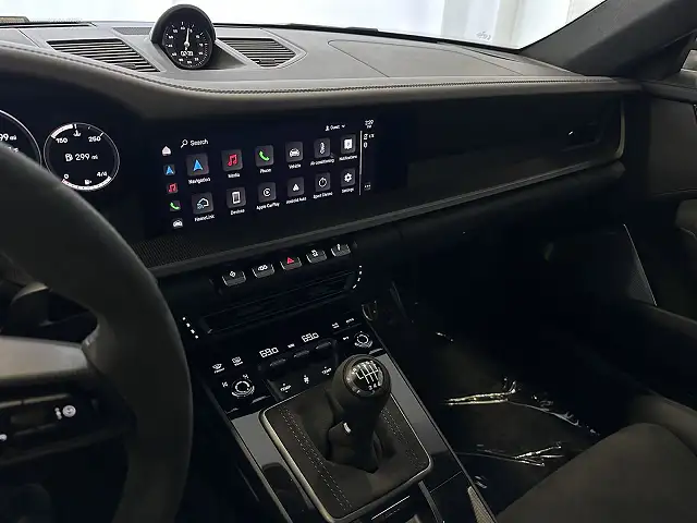 
								Porsche 911 Carerra GTS full									