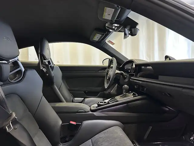 
								Porsche 911 Carerra GTS full									