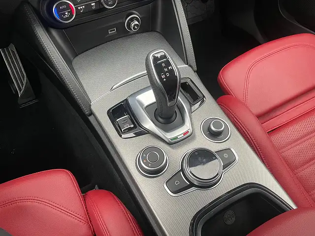 
								Alfa Romeo Stelvio Ti Veloce full									