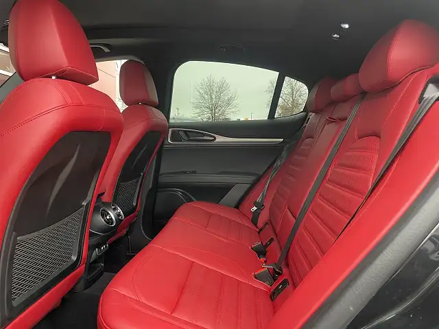 
								Alfa Romeo Stelvio Ti Veloce full									