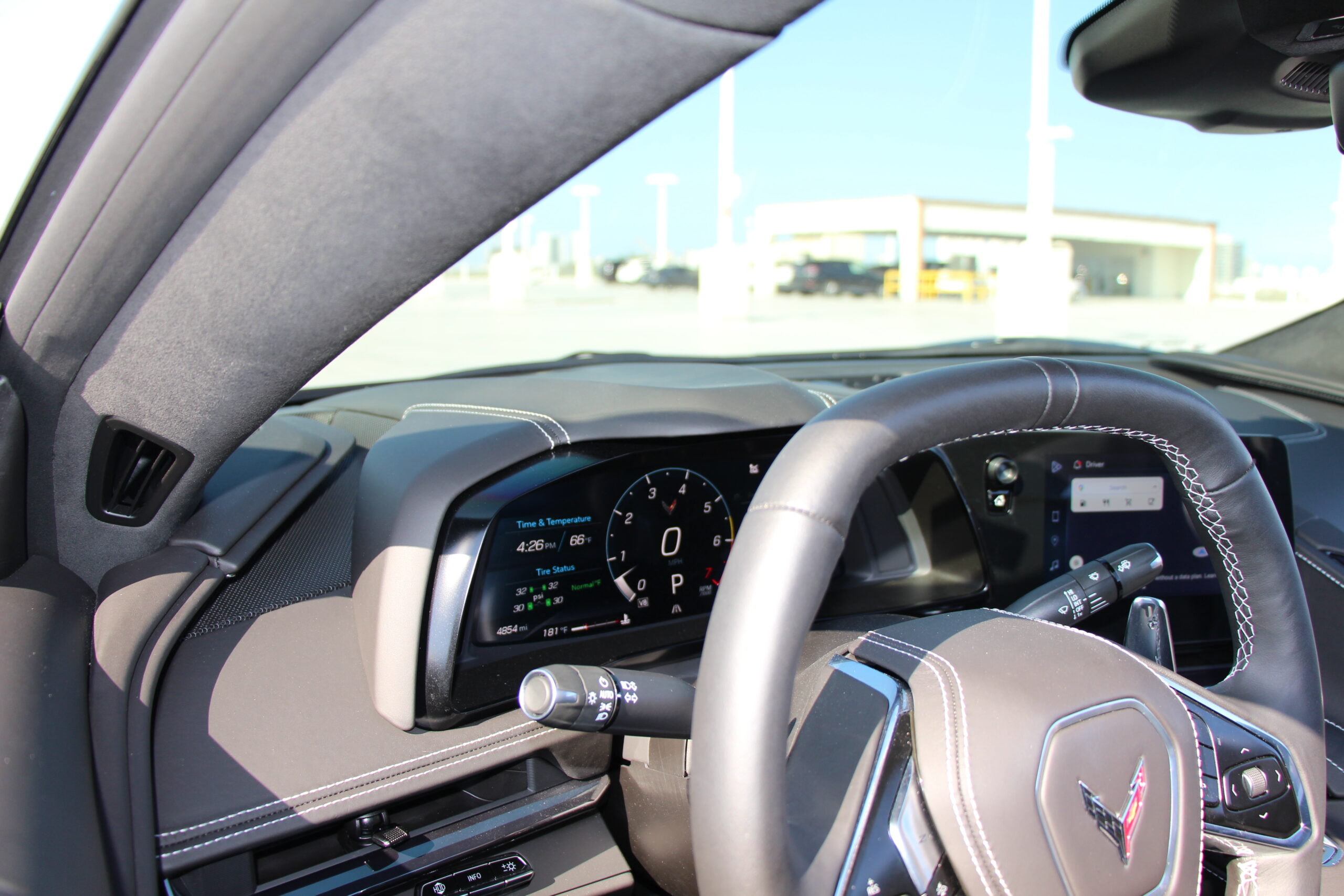 
								Chevrolet Corvette Stingray Convertible 2D full									