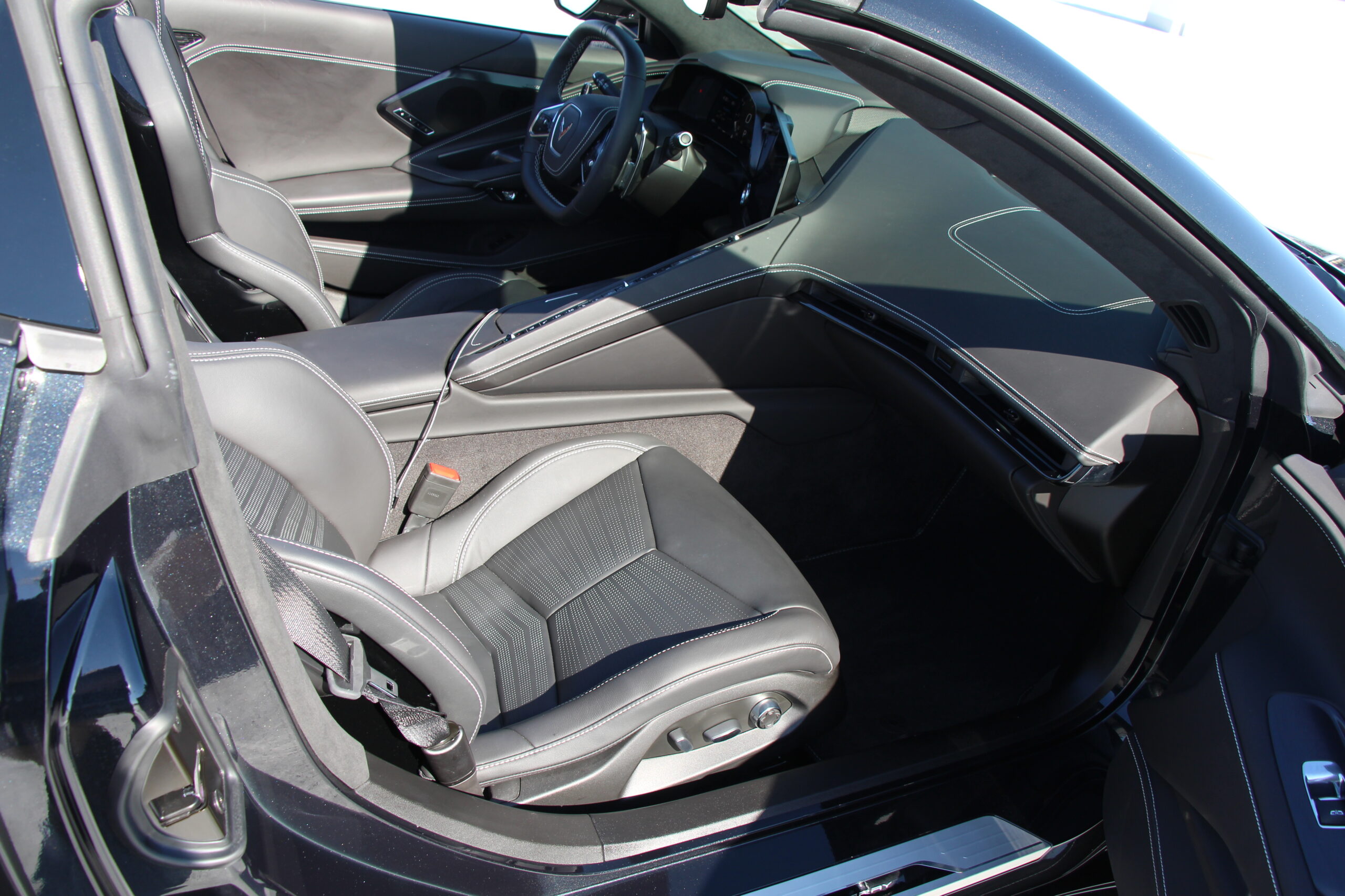 
								Chevrolet Corvette Stingray Convertible 2D full									