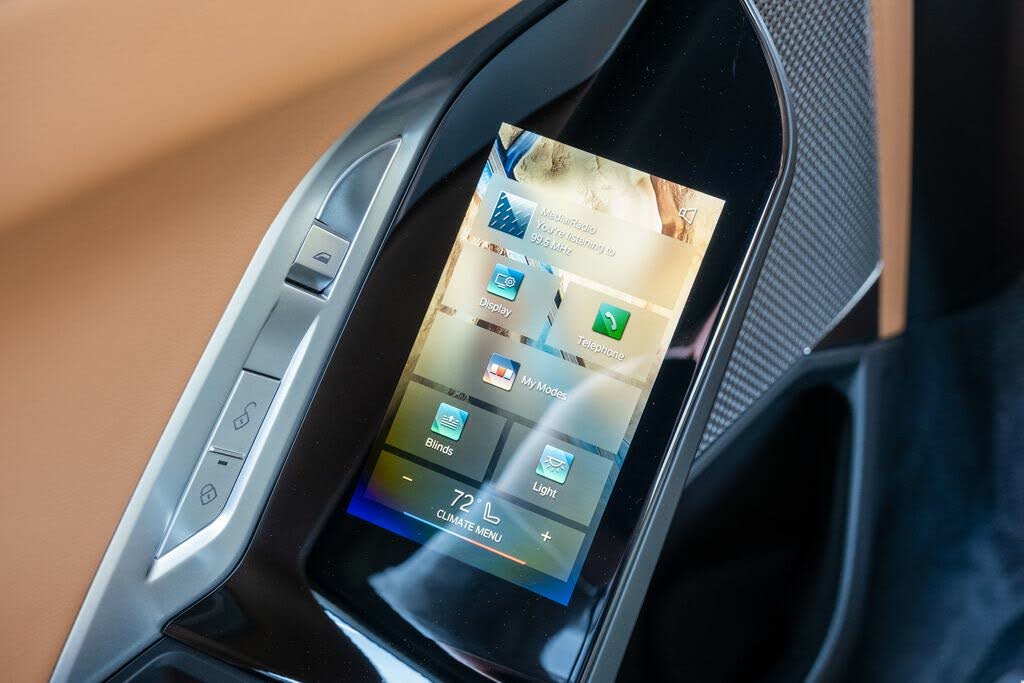 
								BMW 7 Series 740i RWD full									