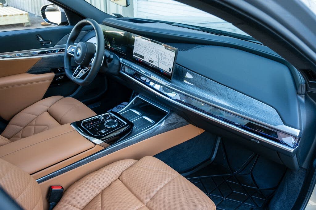 
								BMW 7 Series 740i RWD full									