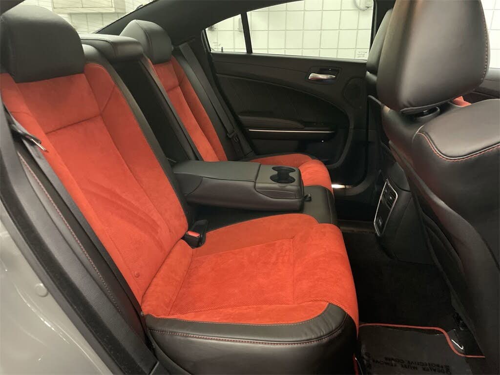 
								Dodge Charger Scat Pack RWD full									