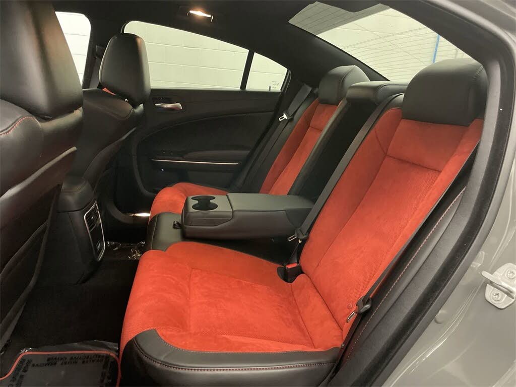 
								Dodge Charger Scat Pack RWD full									