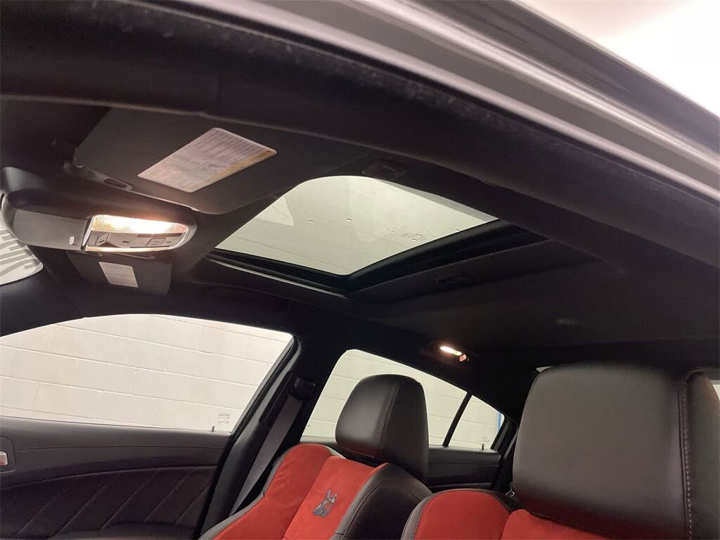 
								Dodge Charger Scat Pack RWD full									