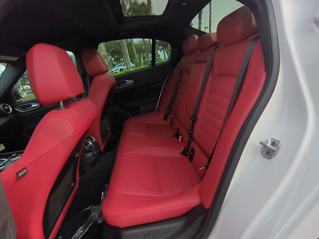 
								Alfa Romeo Giulia Sprint RWD full									