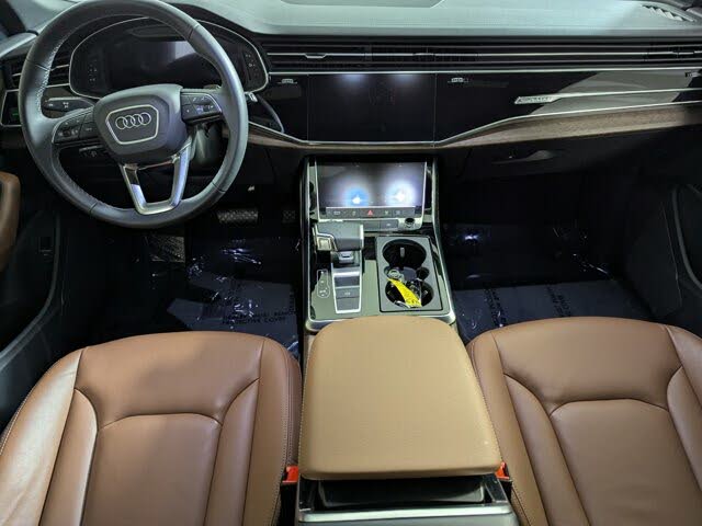 
								Audi Q8 quattro Premium 55 TFSI AWD full									