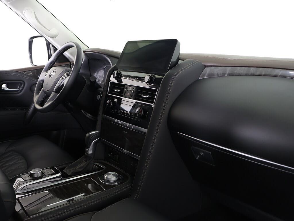 
								Nissan Armada Platinum 4WD full									