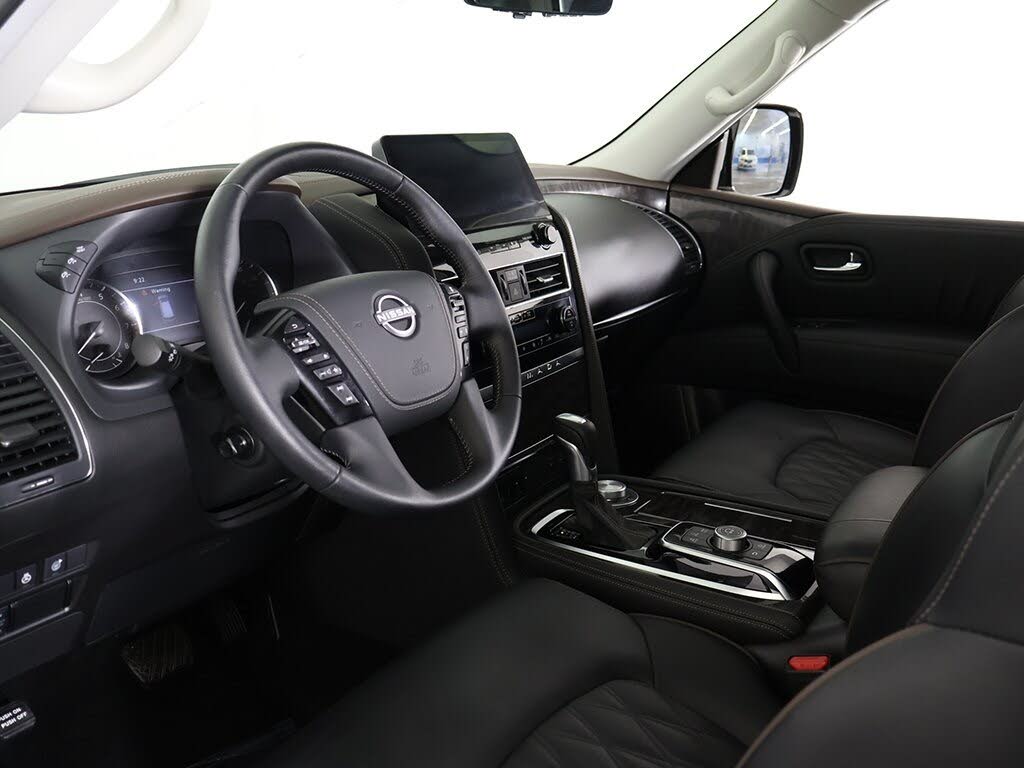 
								Nissan Armada Platinum 4WD full									