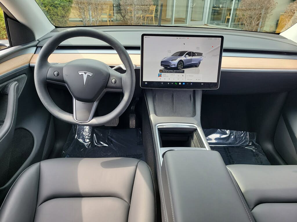 
								Tesla Model Y Long Range AWD full									