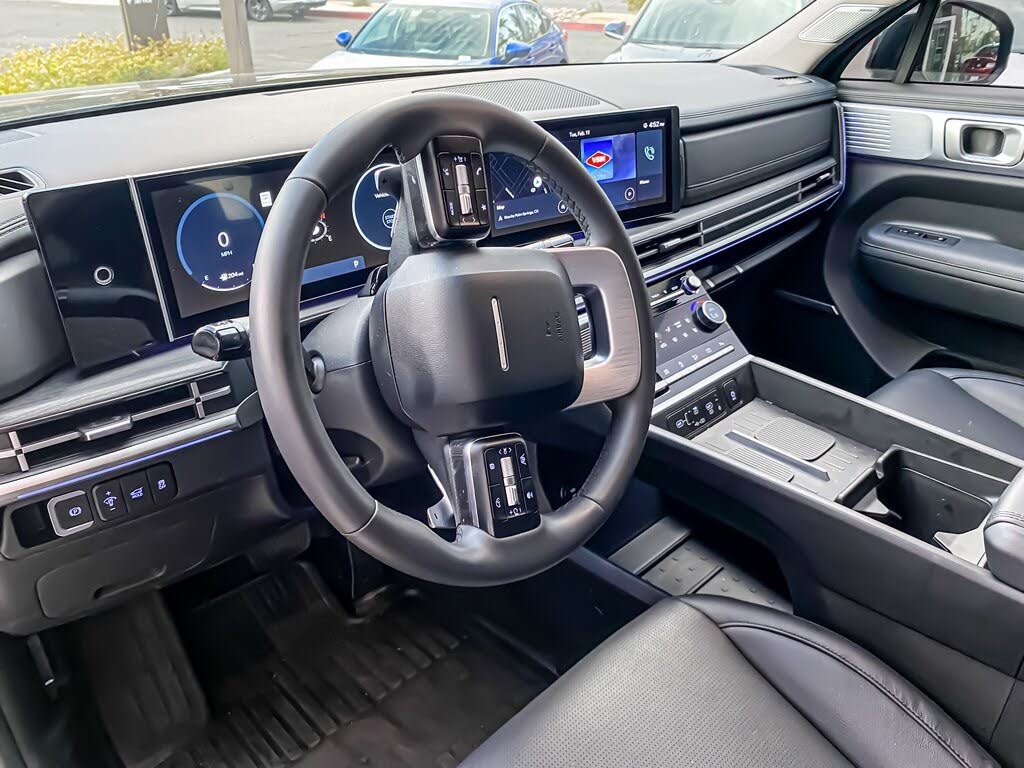 
								Hyundai Santa Fe Limited AWD full									