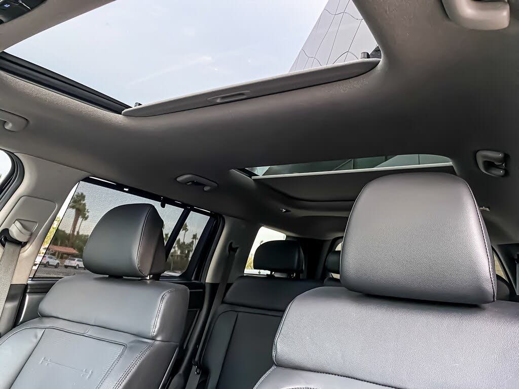 
								Hyundai Santa Fe Limited AWD full									