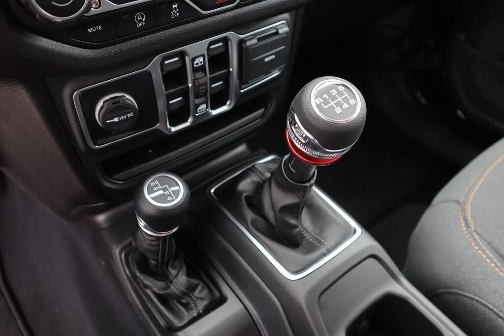 
								Jeep Wrangler Sport 4-Door 4WD full									