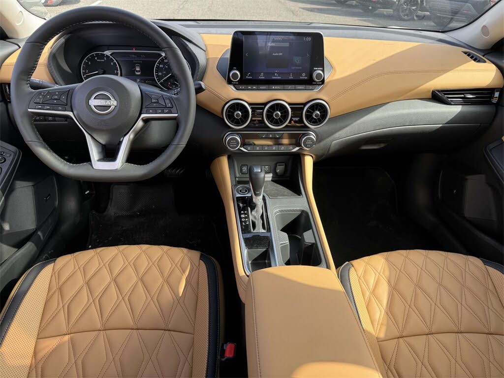 
								Nissan Sentra SV FWD full									