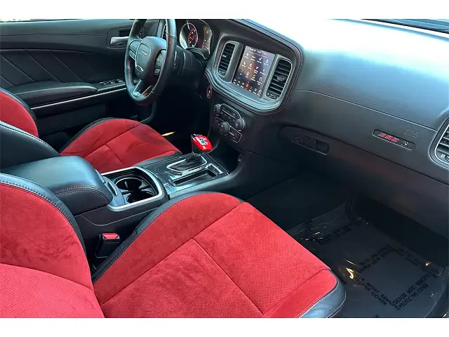 
								Dodge Charger Scat Pack full									