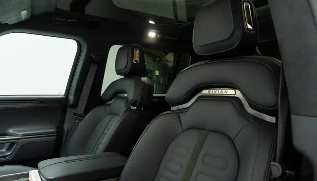 
								Rivian R1S Adventure full									