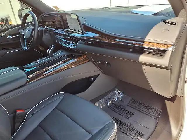 
								Cadillac Escalade Premium Luxury full									