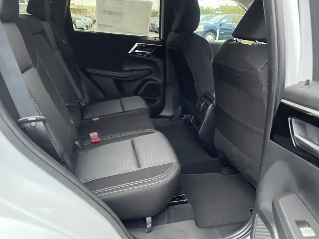 
								Mitsubishi Outlander ES full									