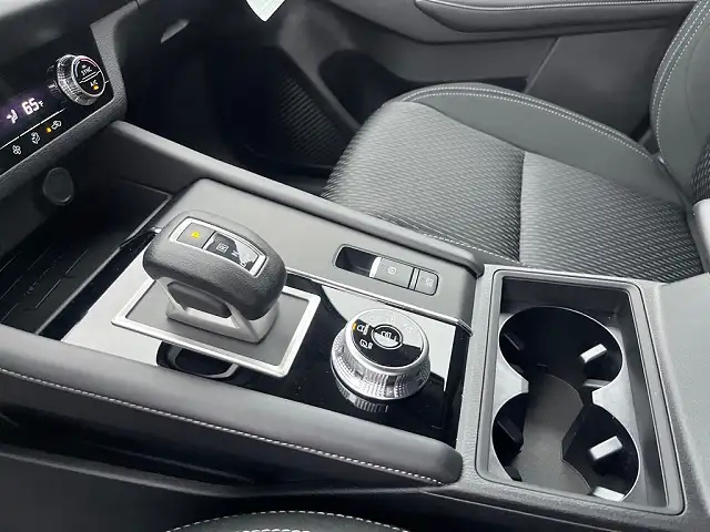 
								Mitsubishi Outlander ES full									