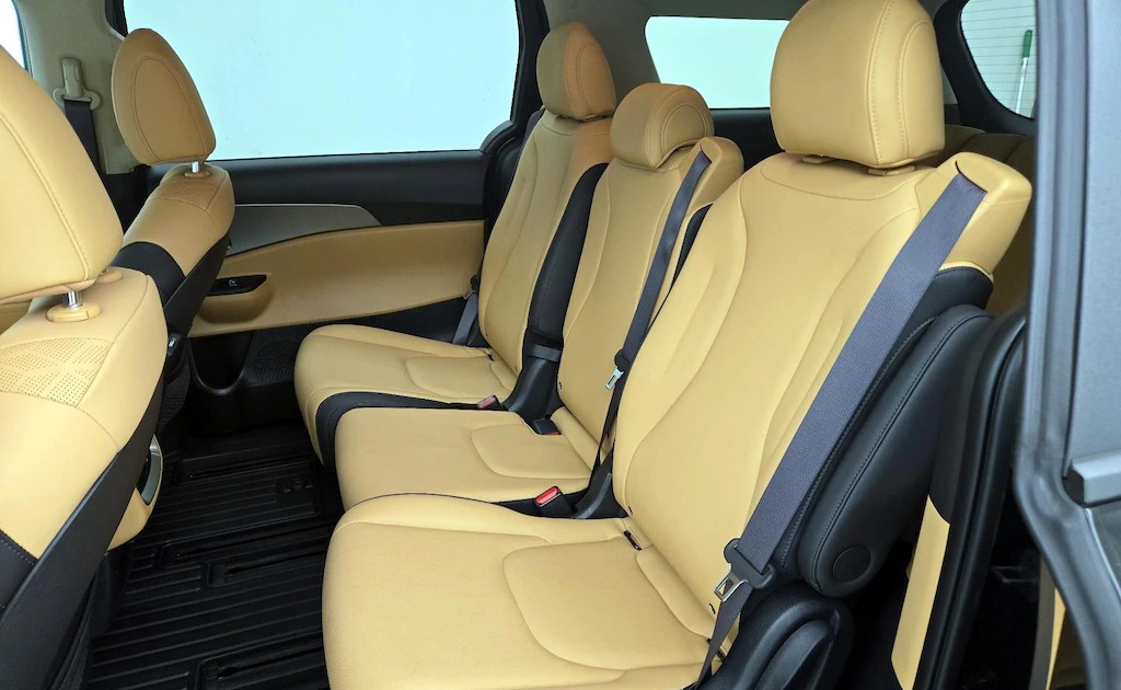 
								Kia Carnival LX FWD full									