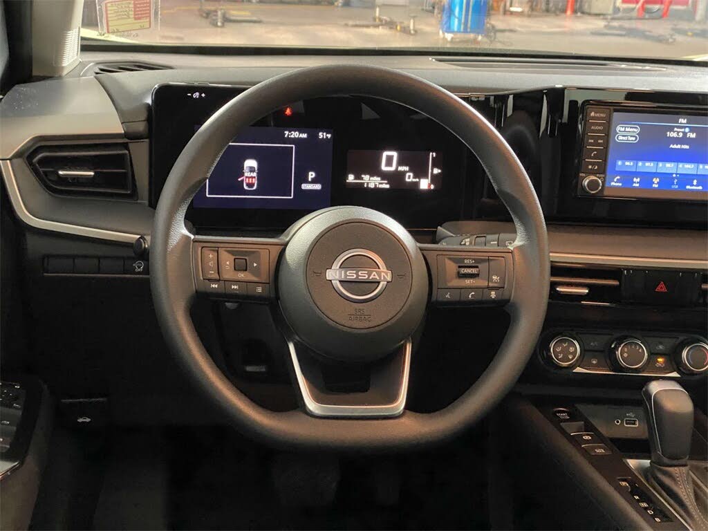 
								Nissan Kicks S FWD full									