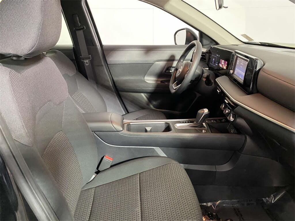 
								Nissan Kicks S FWD full									