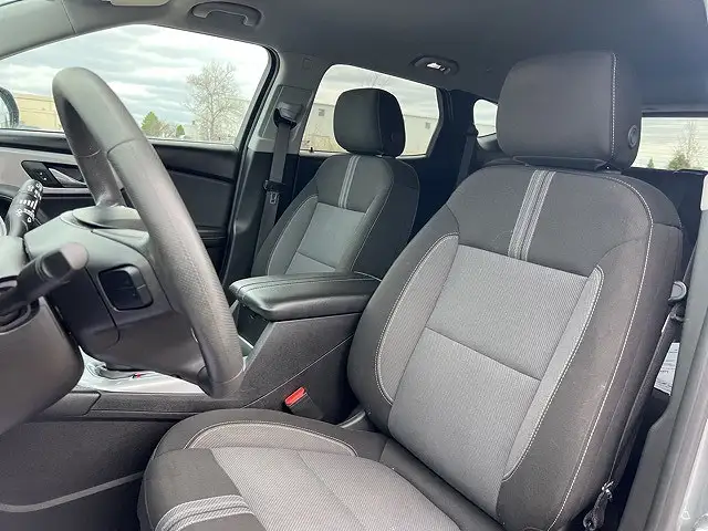 
								Chevrolet Blazer LT full									