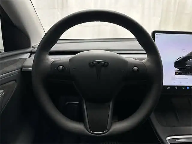
								Tesla Model Y Long Range full									