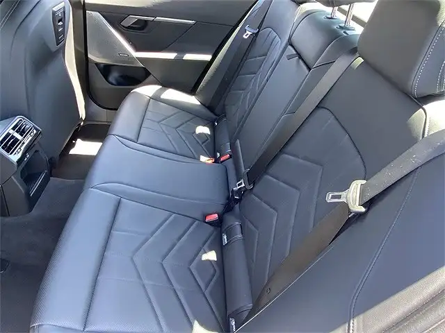 
								BMW 5 Series 530i full									