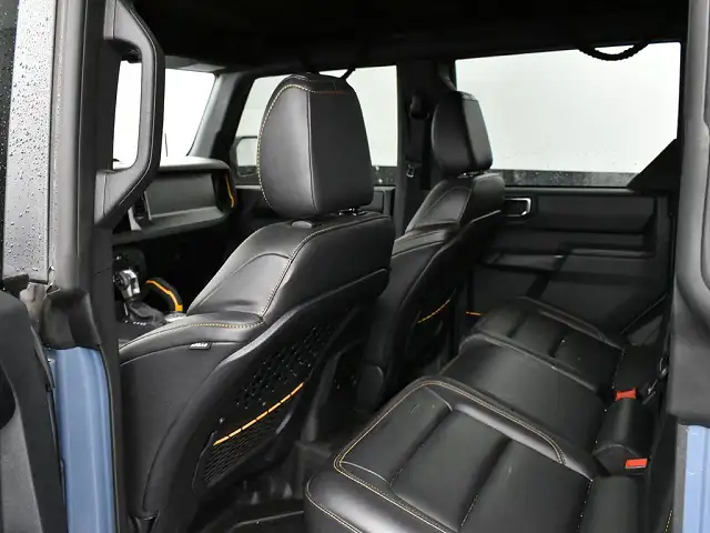 
								Ford Bronco Badlands full									