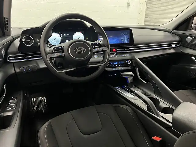 
								Hyundai Elantra SEL full									