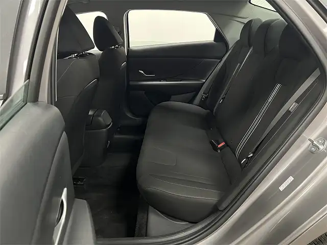 
								Hyundai Elantra SEL full									