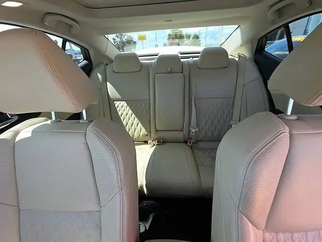 
								Nissan Maxima Platinum full									