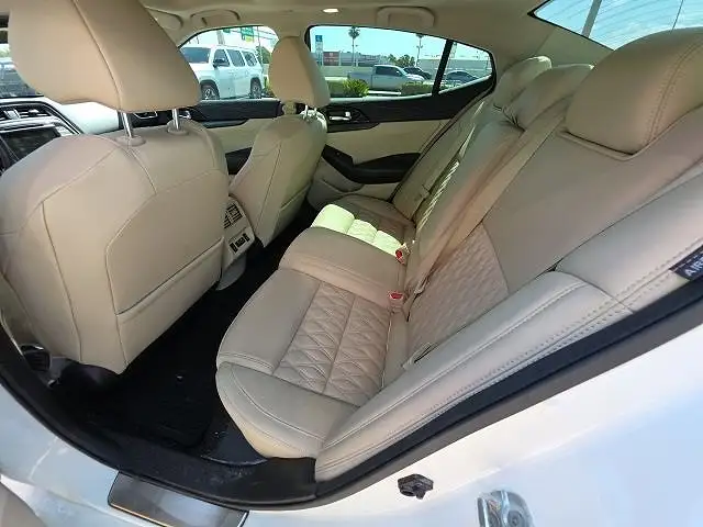 
								Nissan Maxima Platinum full									