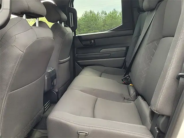 
								Toyota Tacoma SR full									