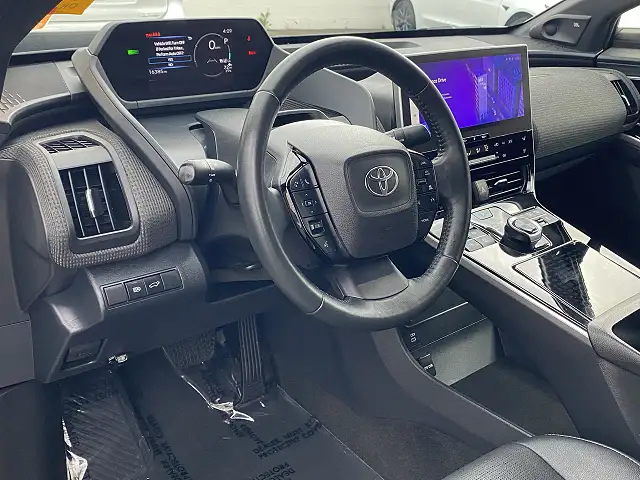 
								Toyota bZ4X Limited full									